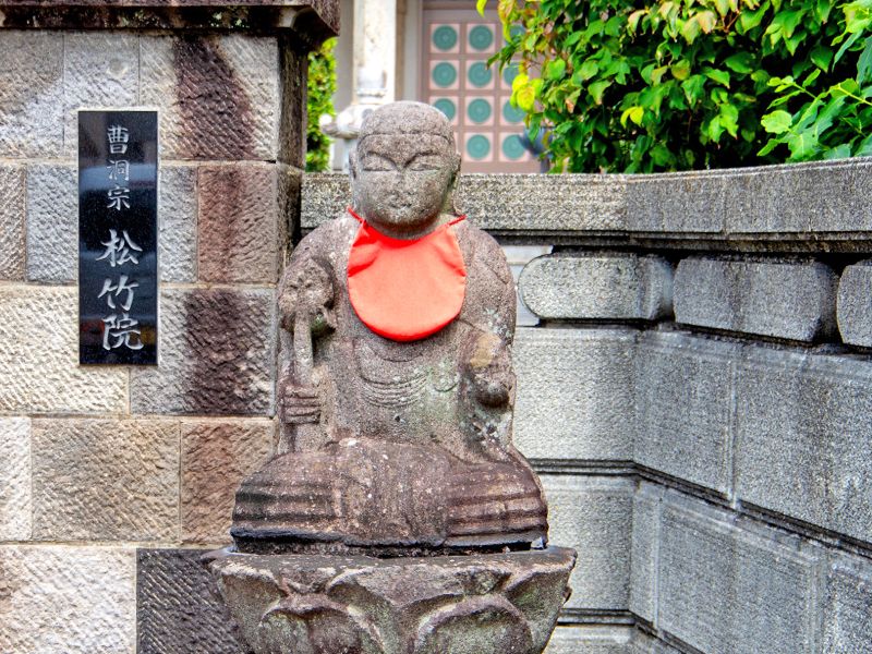 小さな地蔵像