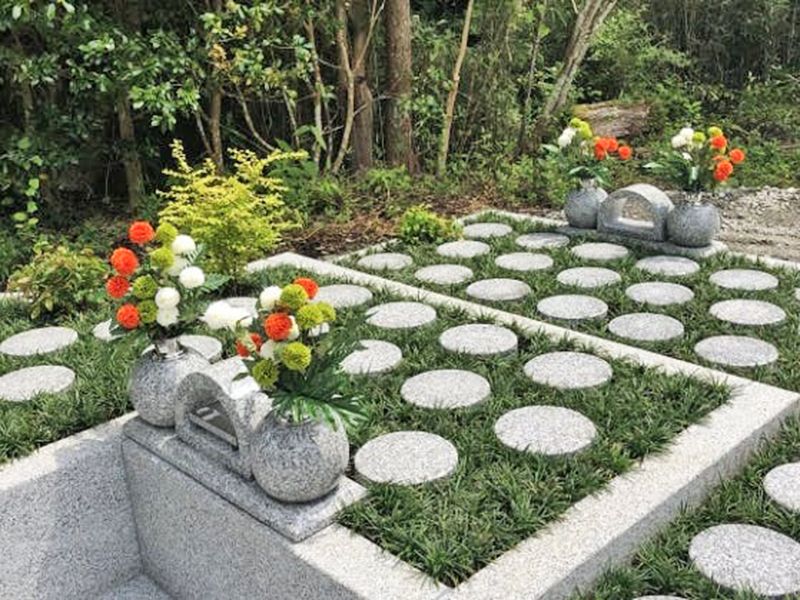 箱根庭園型樹木葬墓地