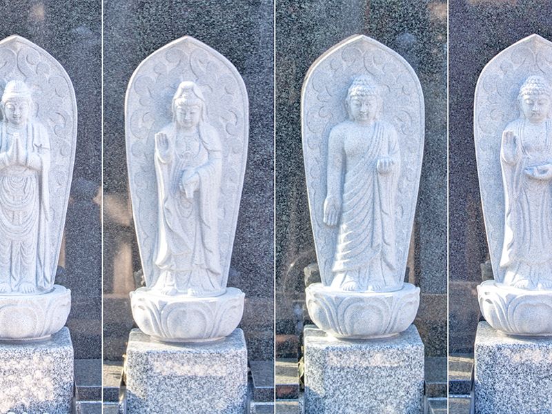 石仏が並ぶ壁面