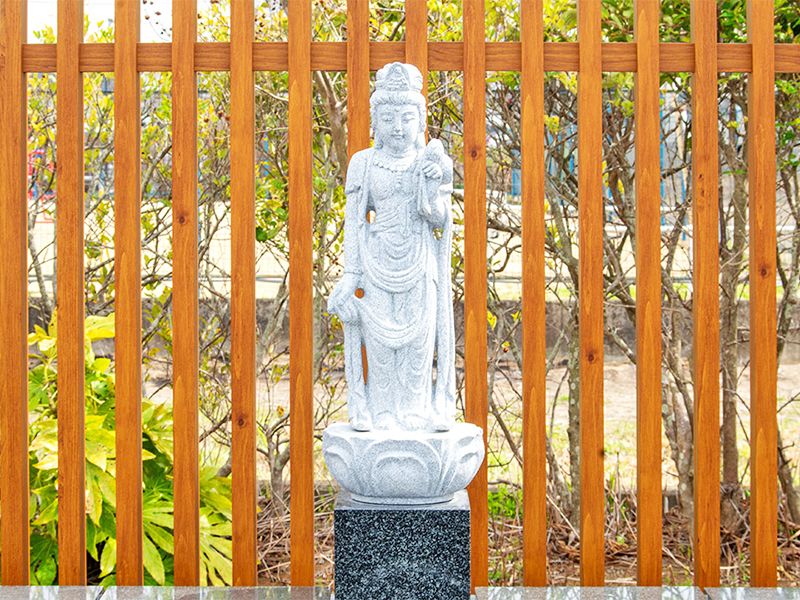 白い観音像