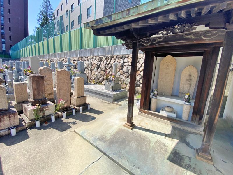 阪急岡本　光明寺墓地