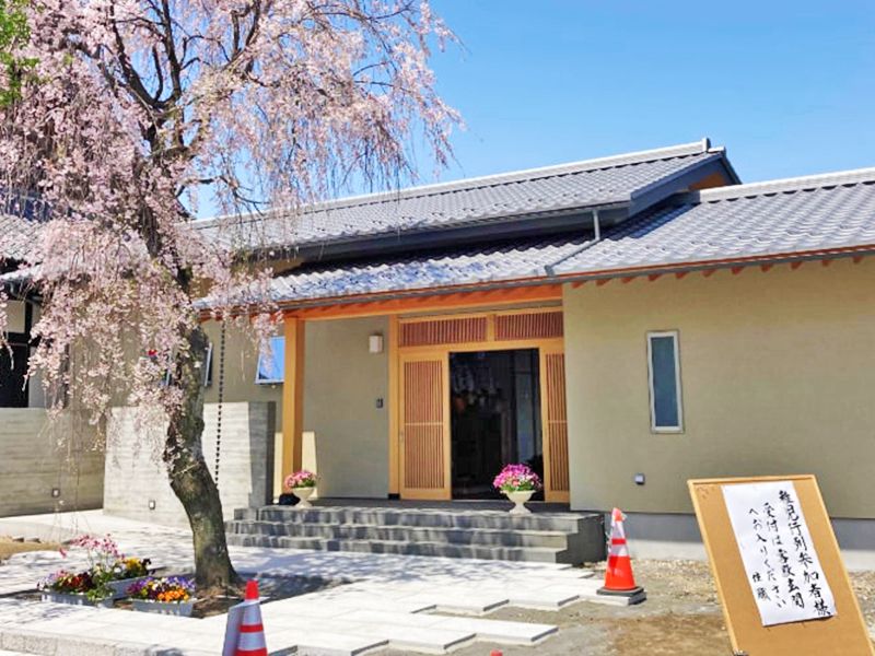 小さな建物の外観