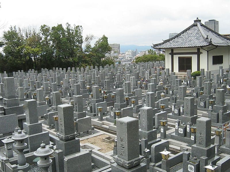 本厳寺霊苑の全体風景
