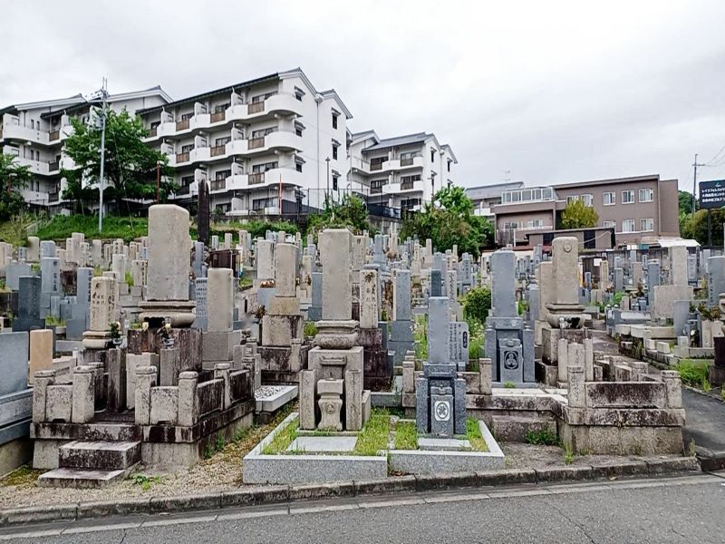 東之阪町墓地