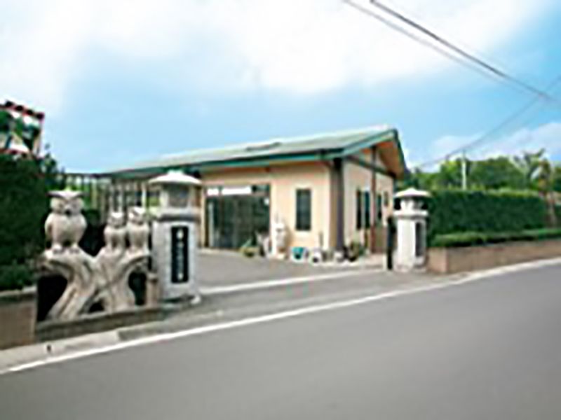 狭山やすらぎ霊園　バリアフリーになっている正門