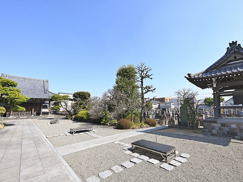 境内には鐘楼堂もあり、ゆったりと落ち着いた雰囲気です