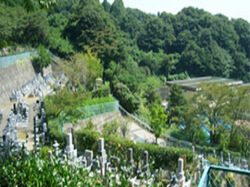 町田聖地霊苑　自然に囲まれたのどかな霊園風景