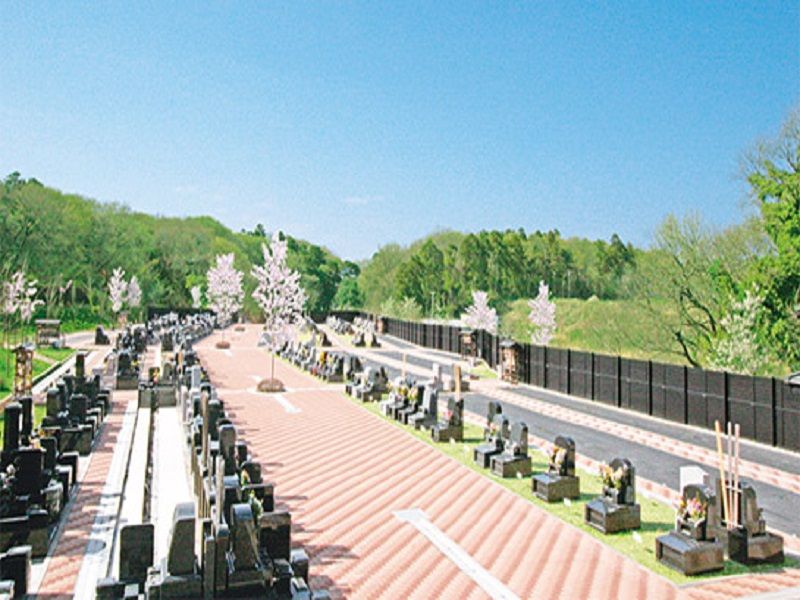 花見川犢橋霊園 広々とした参道