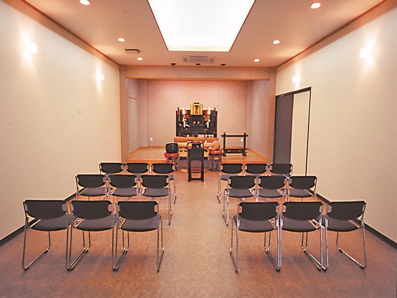浦和東霊園　法要施設室内