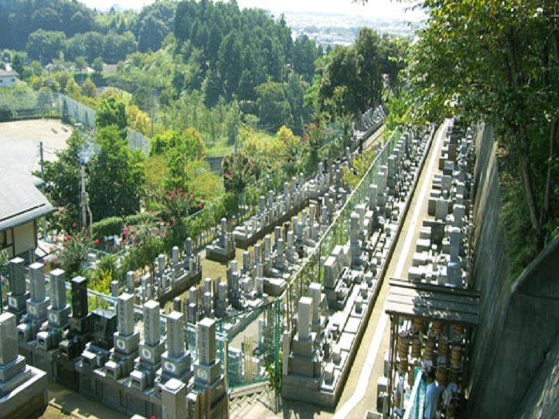 町田聖地霊苑　緑豊かな霊園風景