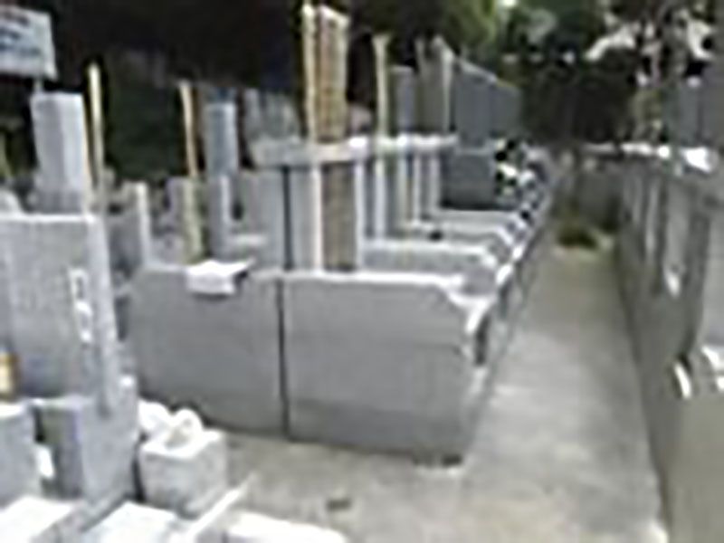 心岩寺　整備された墓域