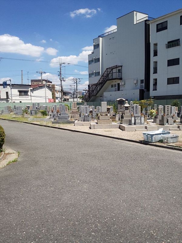 東大阪市営 楠根墓地　住宅街にある墓地