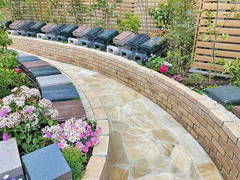 四季を通じて花に囲まれてお眠りいただけます