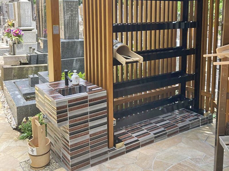 水汲み場も傍にあり、快適にお参りできます