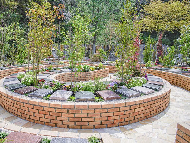 目線に近い場所でお参りいただける樹木葬です