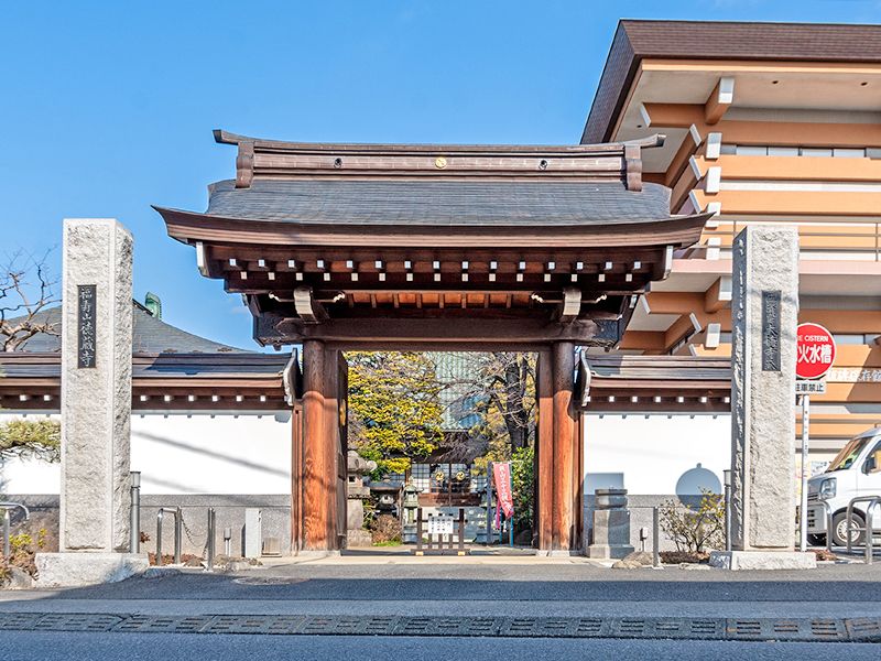 寺院山門の外観