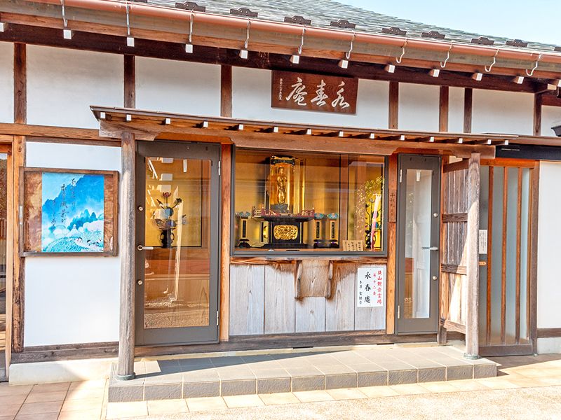 寺院建物の入口