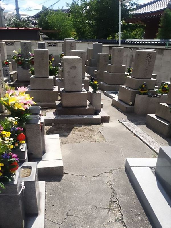徳庵橋本墓地　掃除が行き届いた苑内
