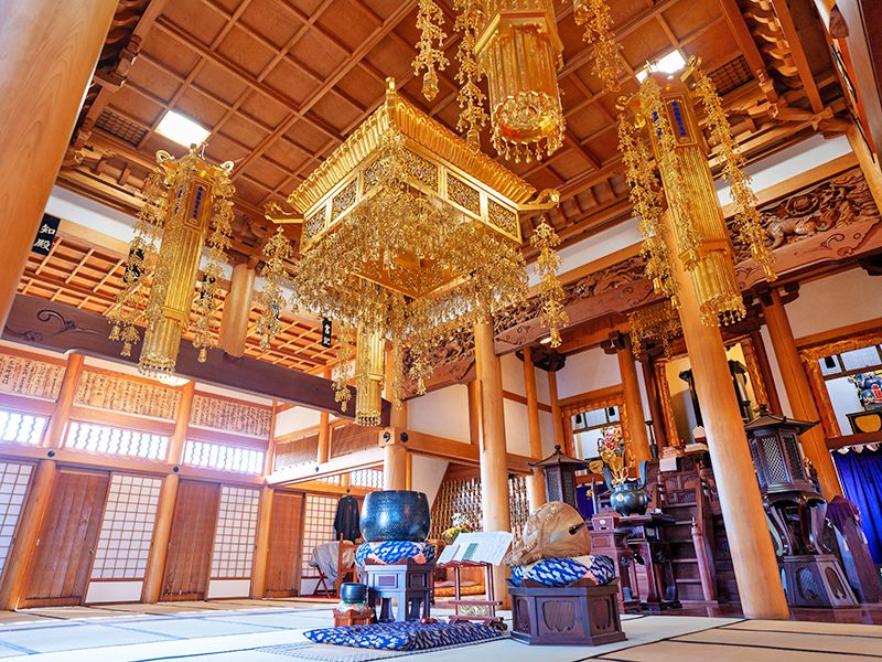 本堂内部