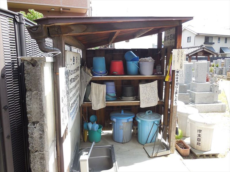 塚本共同墓地