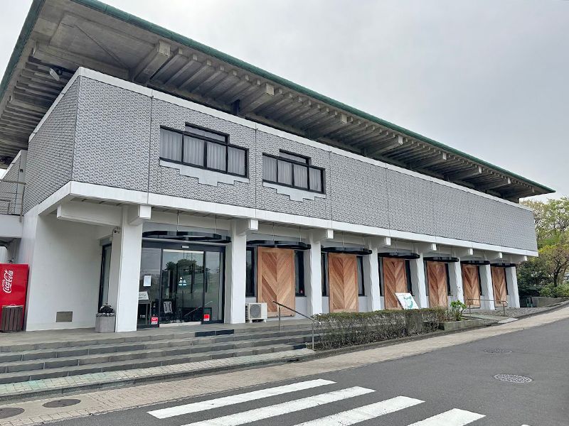 管理棟。2009年にリニューアルしました。