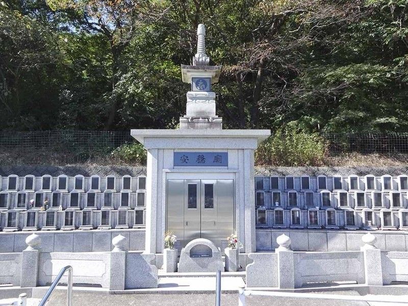 【永代供養墓】（中央）