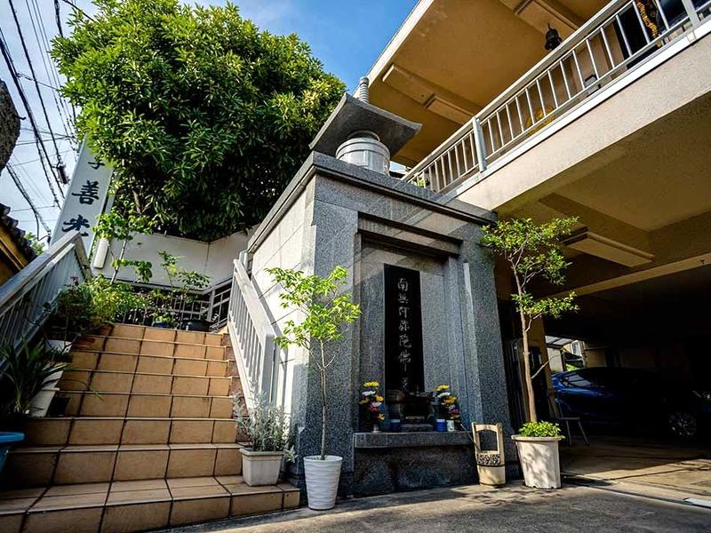 王子善光寺・永代供養納骨塔『やすらぎの塔』