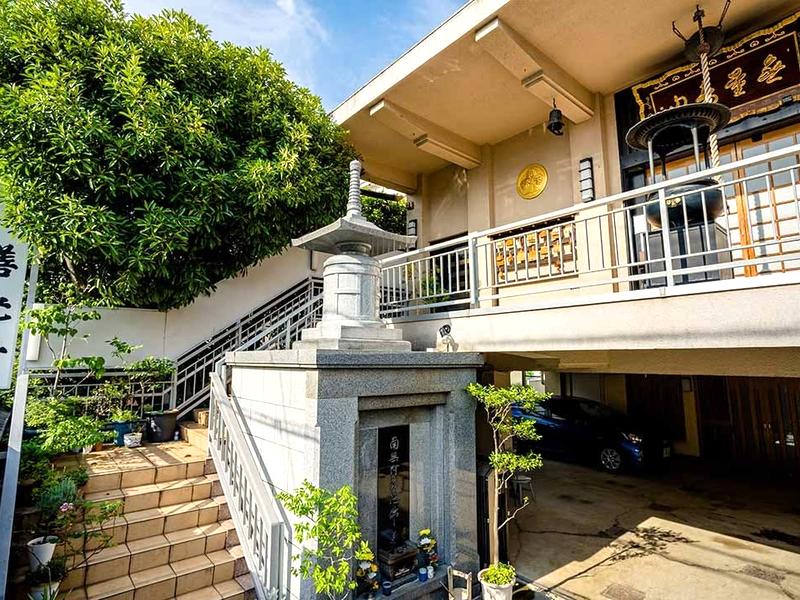 王子善光寺・永代供養納骨塔『やすらぎの塔』