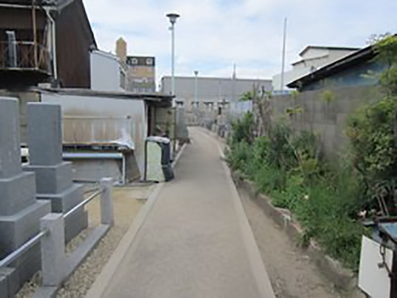 大阪市設 住吉霊園　広々とした参道