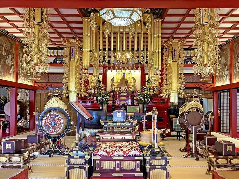 本堂内陣