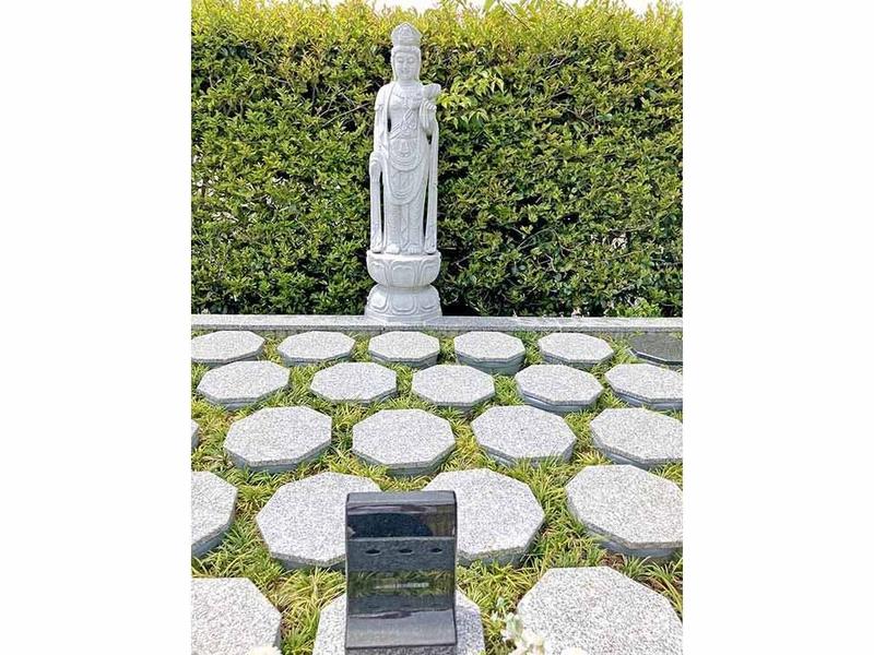 観音様が見守るもとで眠ることができます