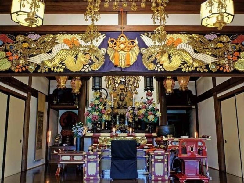 慶珊寺内陣