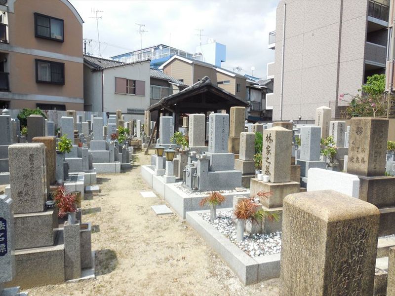 塚本共同墓地